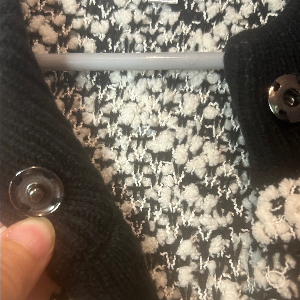 Solitaire Monochrome Patterned Cardigan - Picture 4 of 7